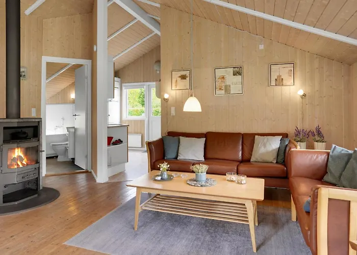 3 Bedroom Nice Home In Juelsminde