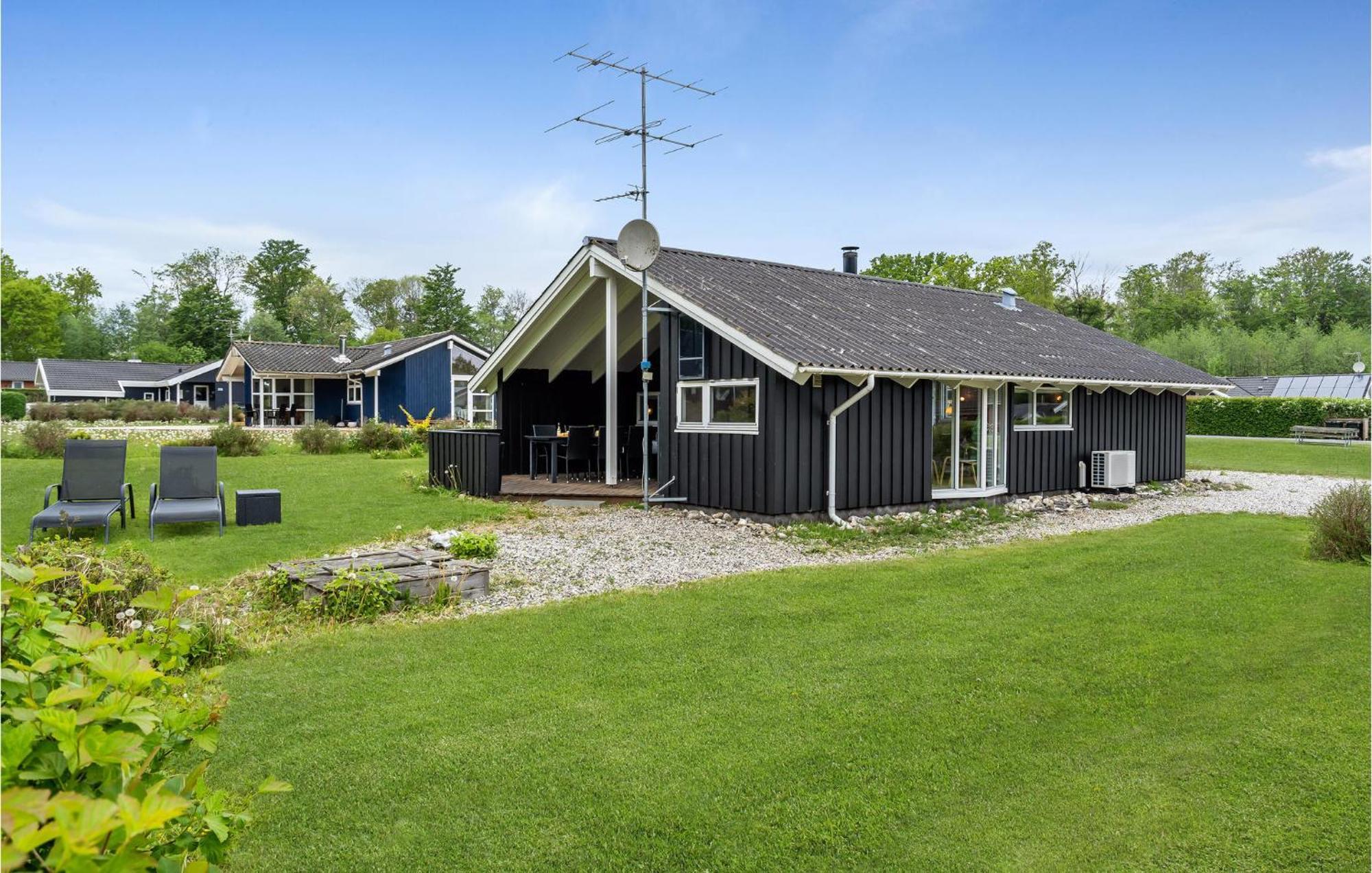 3 Bedroom In Juelsminde *